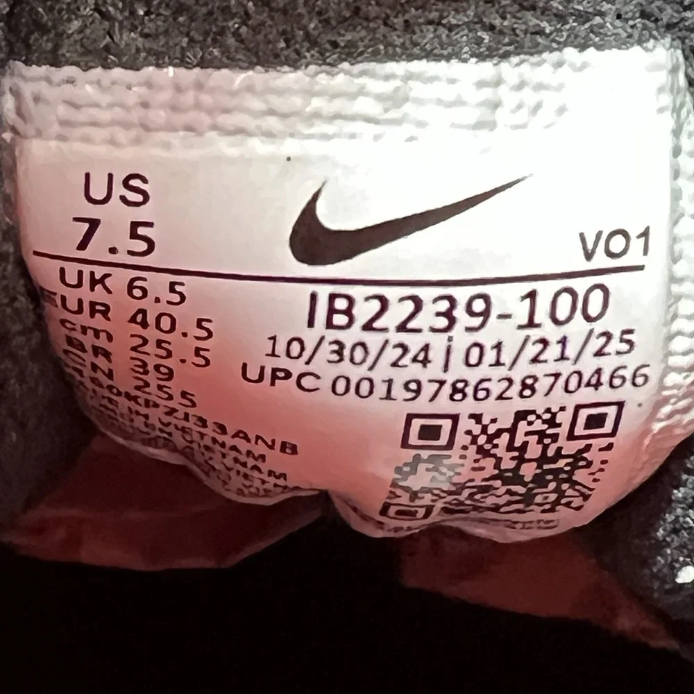 Mens 7.5 / Womens 9 - Nike Air Diamond Turf Proto '92 Atlanta Falcons IB2239-100
